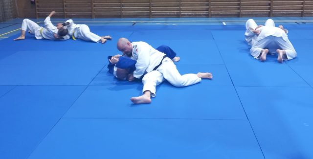 DUELO DE TITANES EN ADC CIUDADELA
